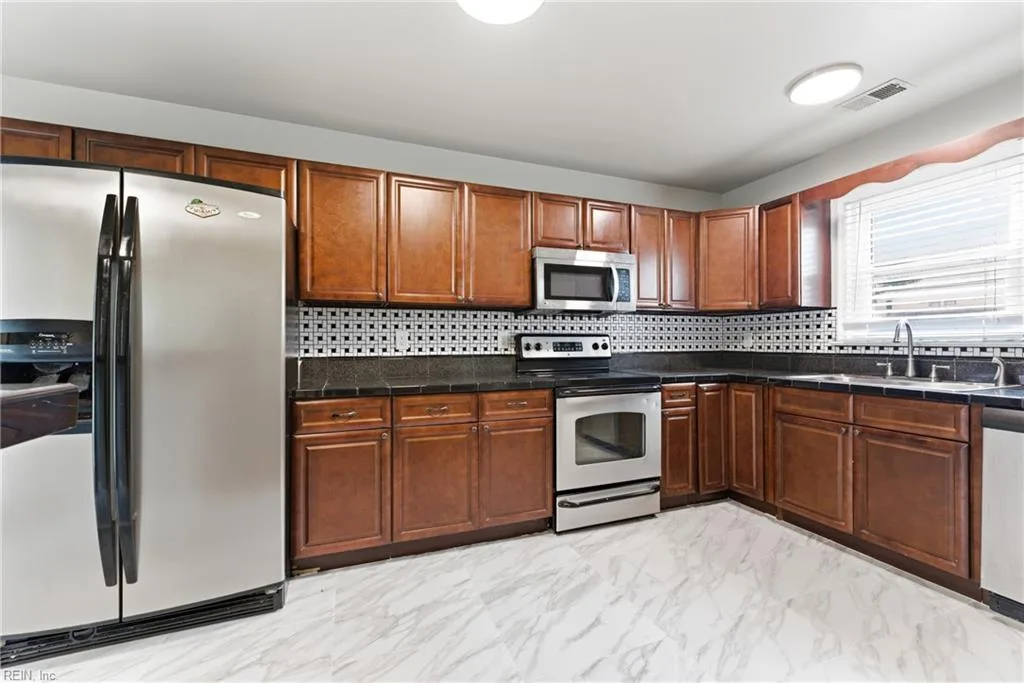 4116 Eastham RD, VIRGINIABEACH VA 23453 - Photo 4