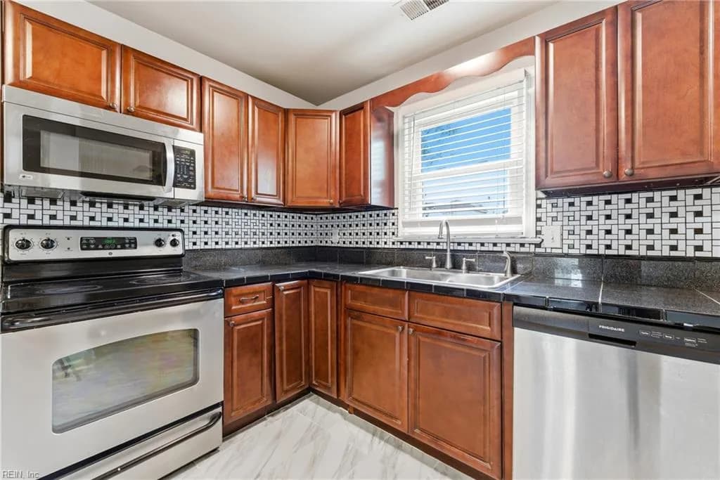 4116 Eastham RD, VIRGINIABEACH VA 23453 - Photo 5