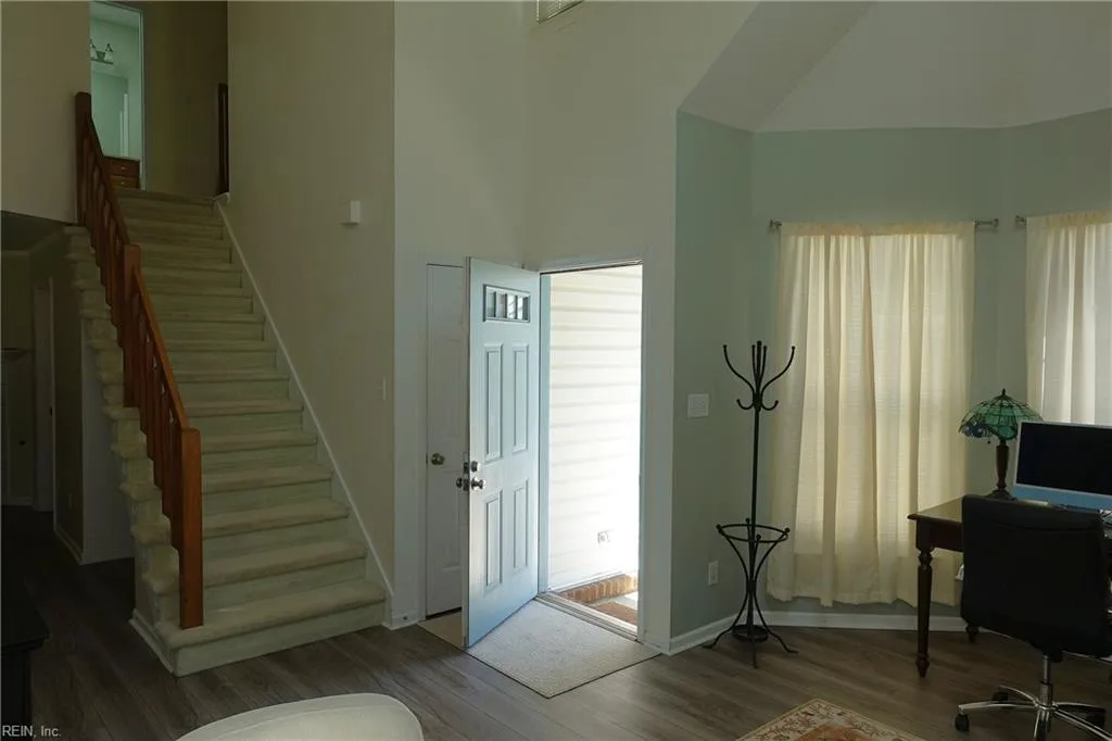 102 Crimson CT, YORKTOWN VA 23693 - Photo 3