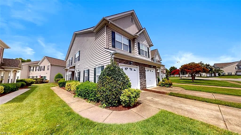 204 Melrose CT, Suffolk — 2 bed Residential, 1,330 sqft