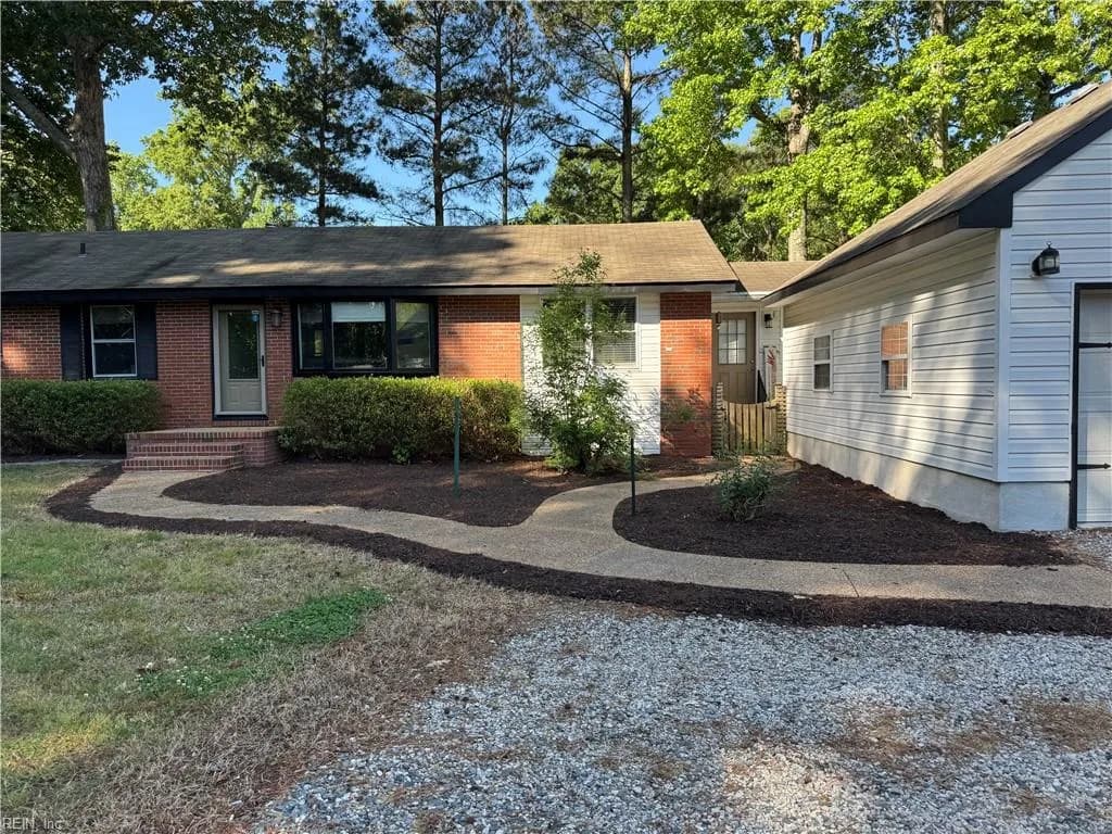 2013 Mill Landing RD, VIRGINIABEACH VA 23457 - Photo 2