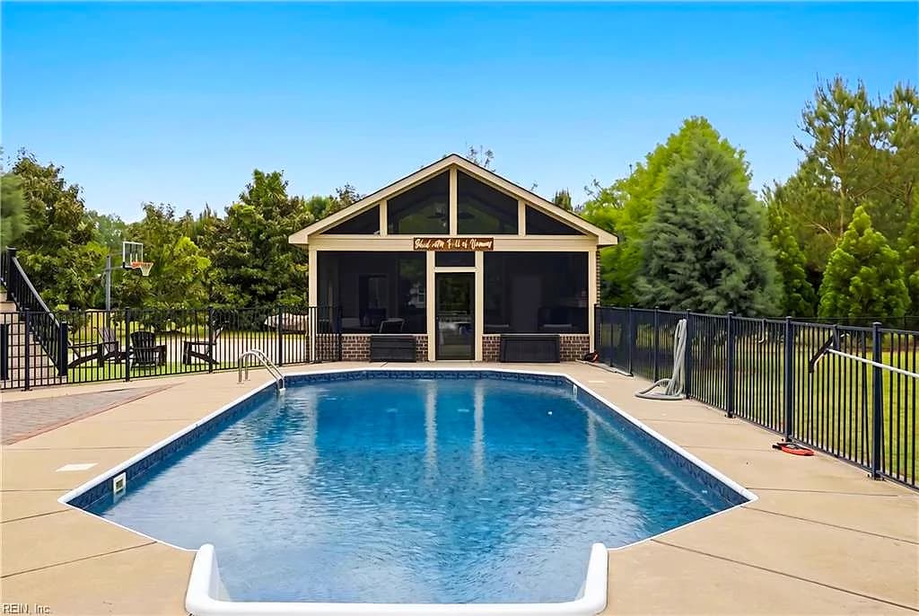 5409 Blackwater RD, VIRGINIA BEACH VA 23457