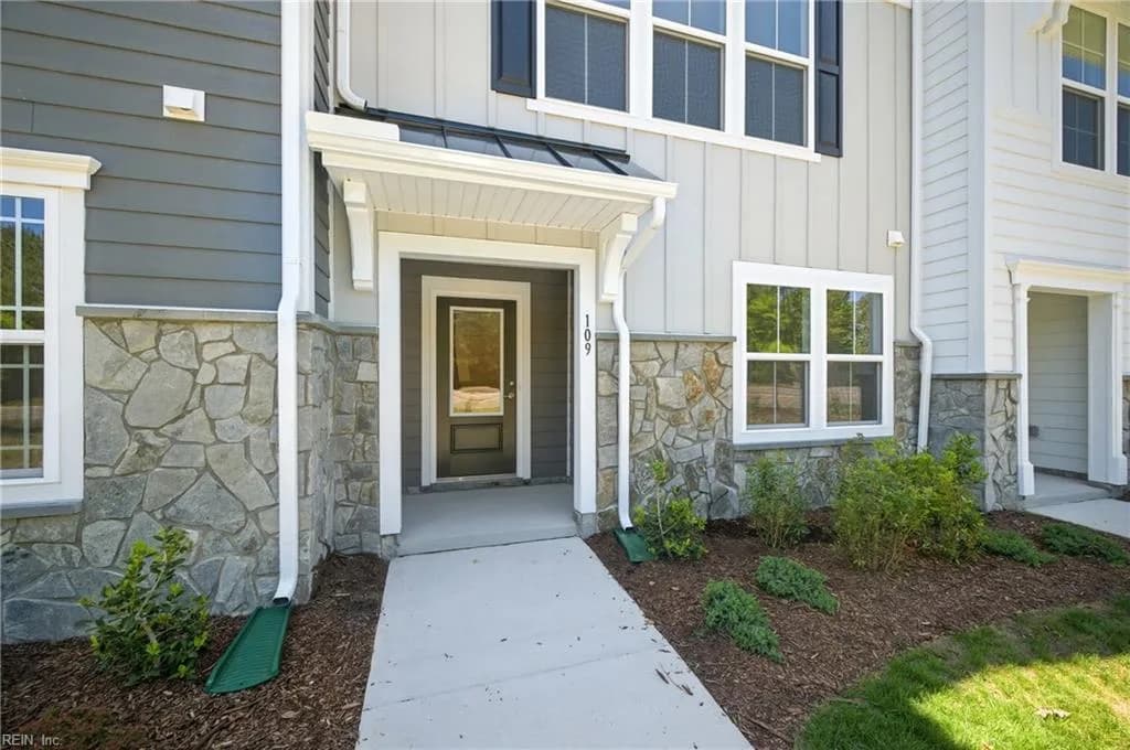 109 Bracewell LN, YORKTOWN VA 23692 - Photo 4