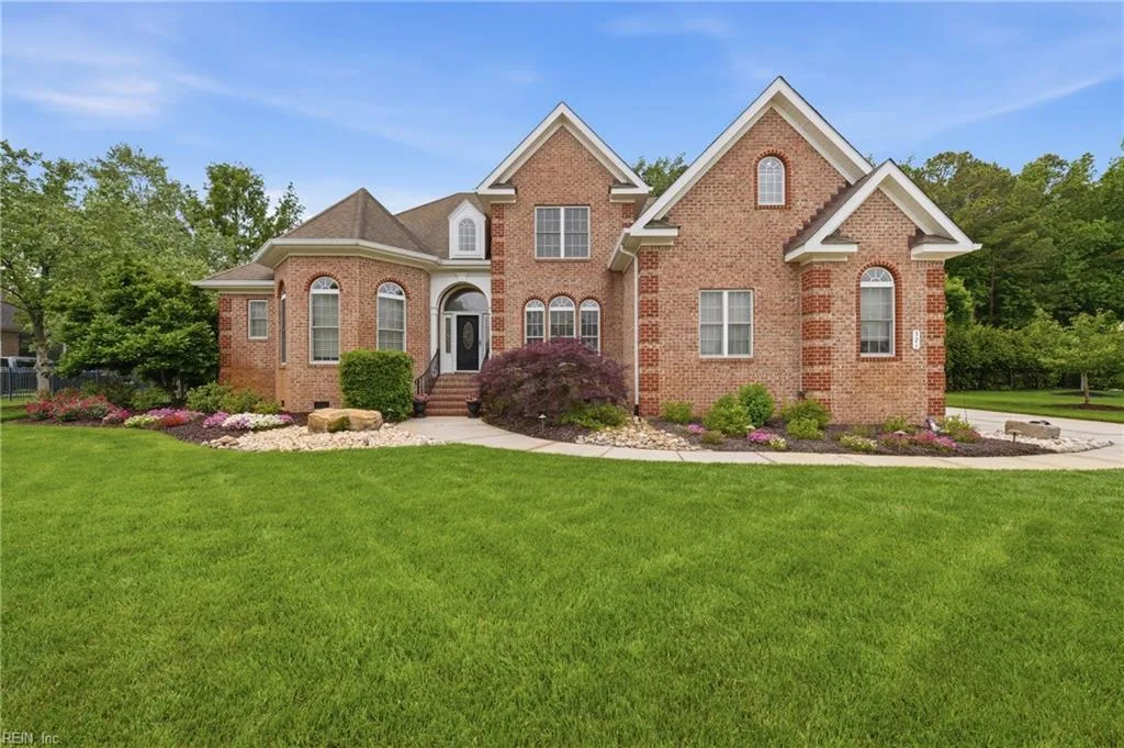 521 Thistley LN, Chesapeake — 6 bed Residential, 4,171 sqft