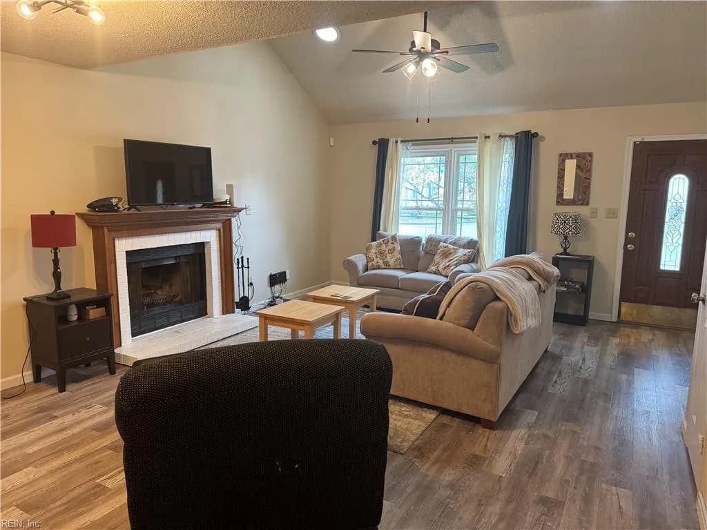 2561 Elon DR, VIRGINIABEACH VA 23454 - Photo 4