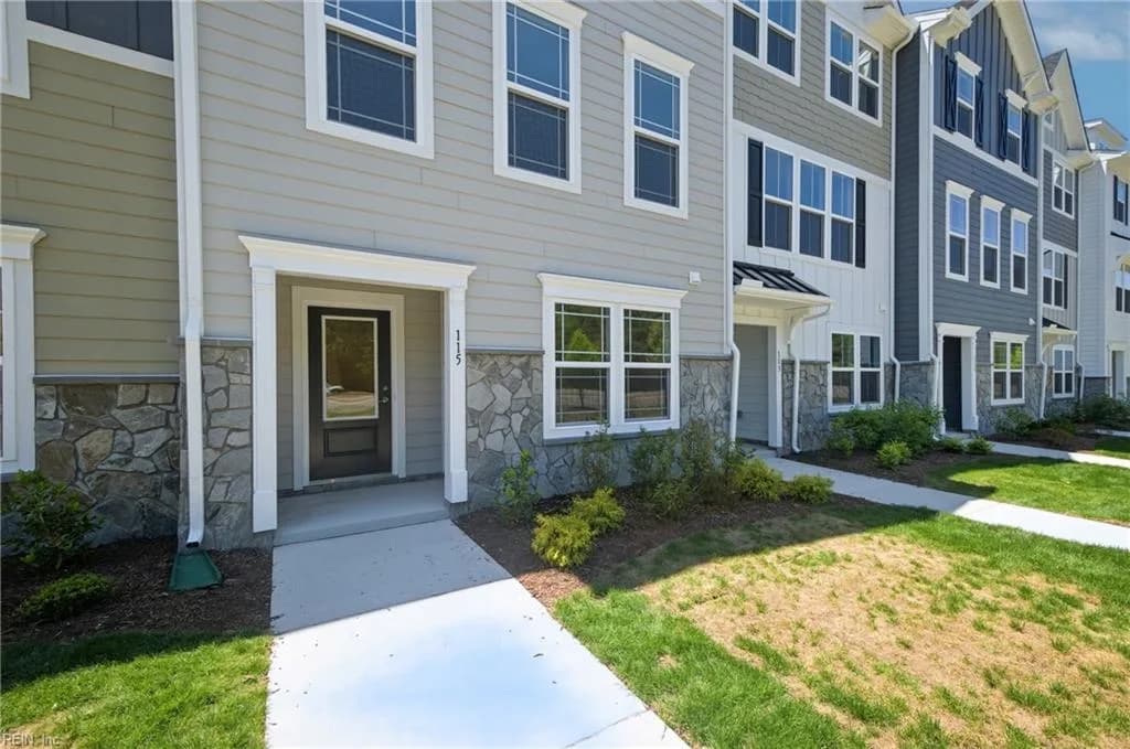 115 Bracewell LN, YORKTOWN VA 23692 - Photo 4