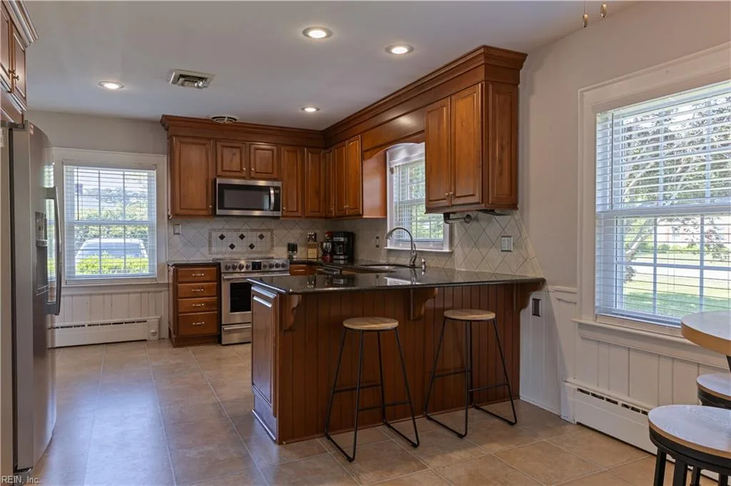 305 Robinhood RD, FRANKLIN VA 23851 - Photo 5