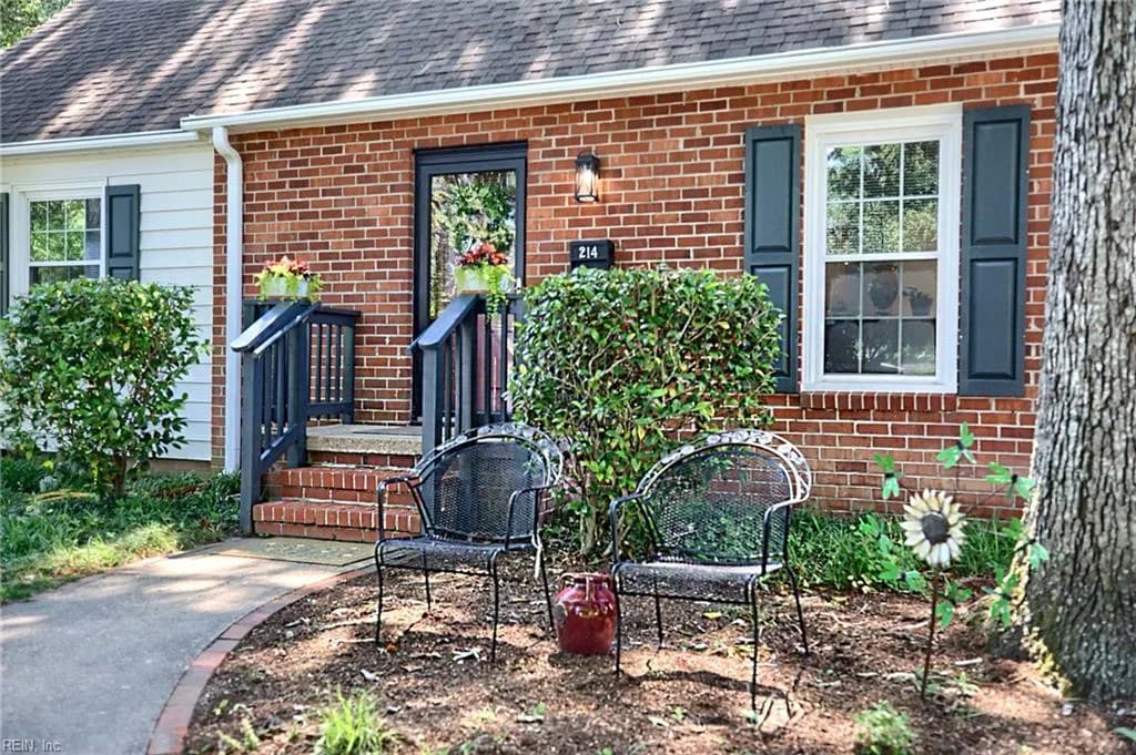 214 Selden RD, NEWPORTNEWS VA 23606 - Photo 3