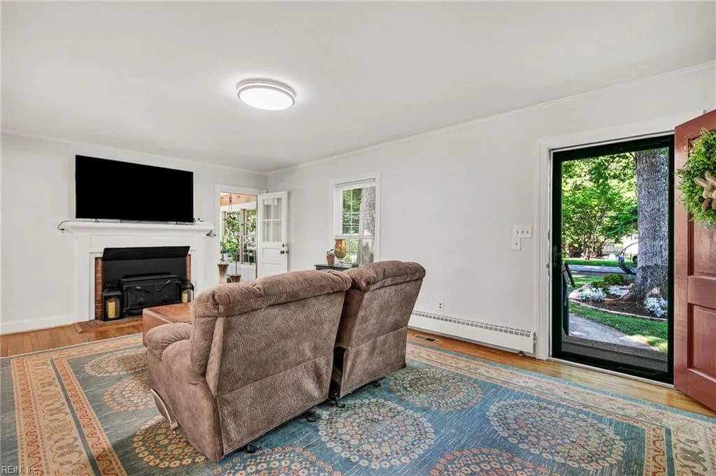214 Selden RD, NEWPORTNEWS VA 23606 - Photo 5
