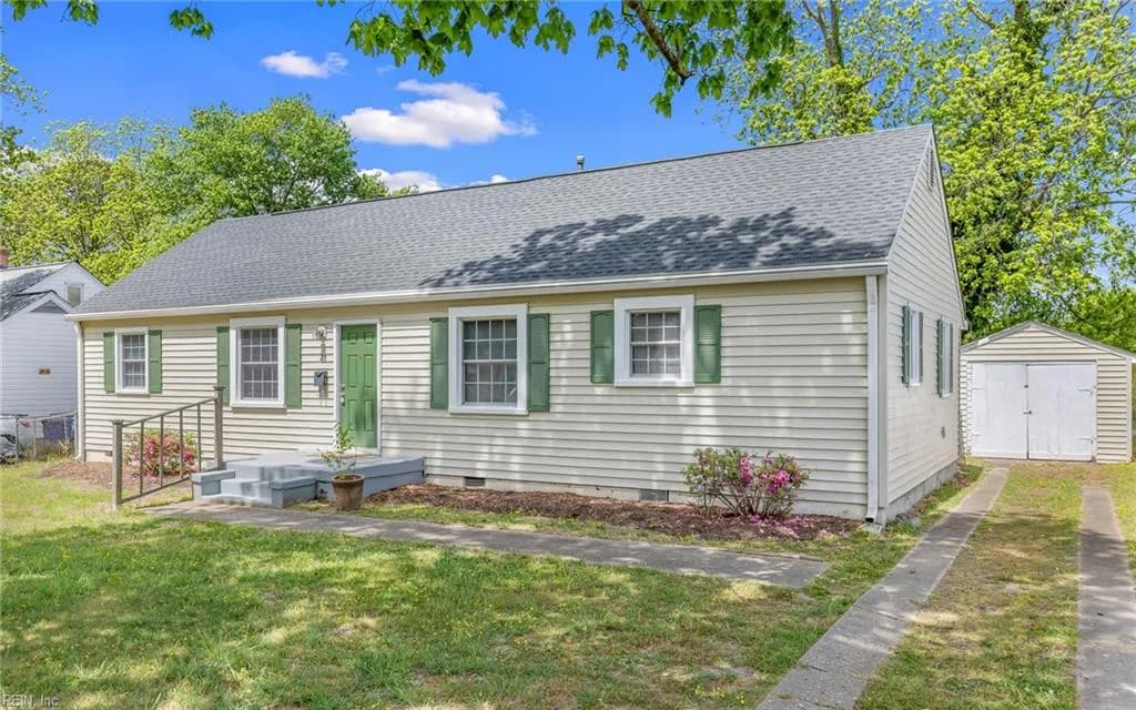 21 Langley AVE, NEWPORT NEWS VA 23601 - Main photo