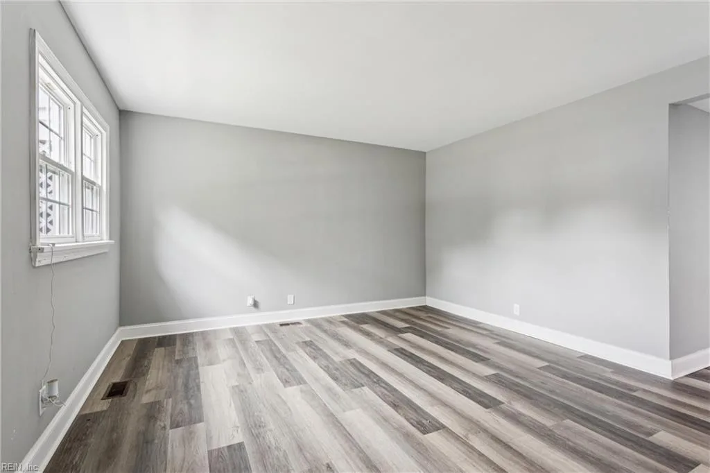 8272 Fernwood DR, NORFOLK VA 23518 - Photo 4