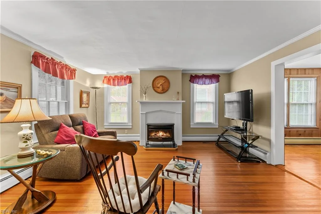 21 Main ST, WACHAPREAGUE VA 23480 - Photo 3