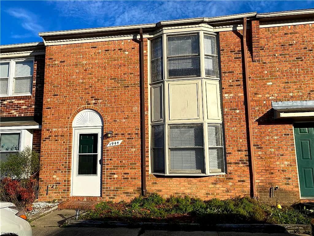 1944 Darnell DR, VIRGINIA BEACH VA 23455 - Main photo