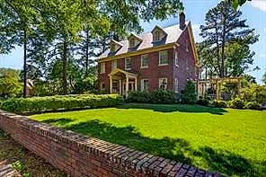109 Bosley AVE, Suffolk — 5 bed Residential, 4,358 sqft