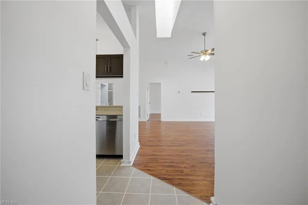 2128 Retreat CT, VIRGINIABEACH VA 23454 - Photo 3