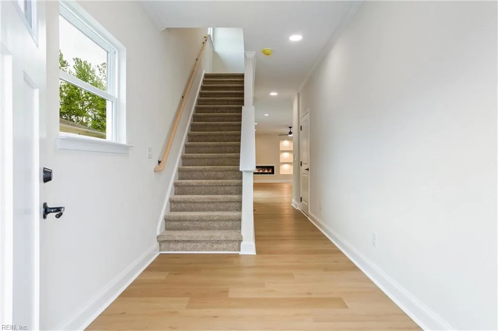 1122 E Pembroke AVE, HAMPTON VA 23669 - Photo 3