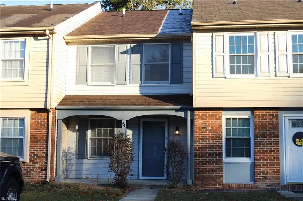 44 Lucinda CT, HAMPTON VA 23666 - Photo 2