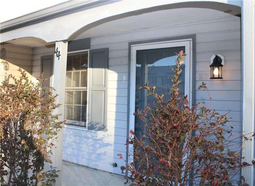 44 Lucinda CT, HAMPTON VA 23666 - Photo 4