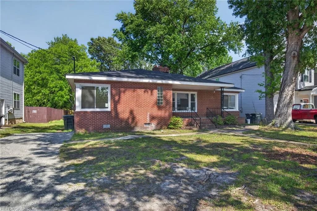 690 Greenbriar AVE, HAMPTON VA 23661 - Photo 3