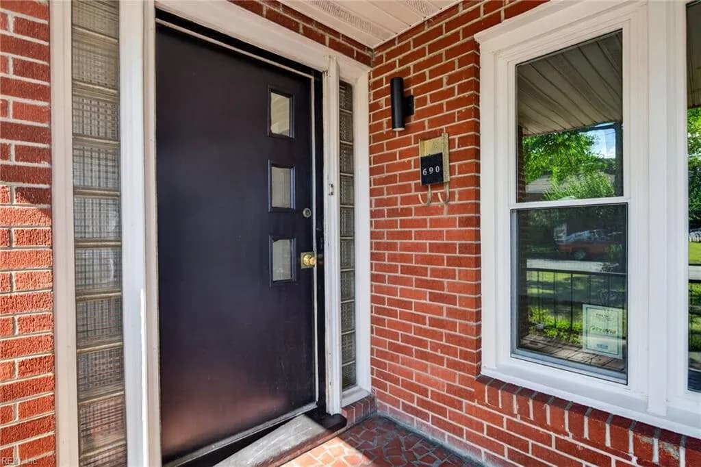 690 Greenbriar AVE, HAMPTON VA 23661 - Photo 4