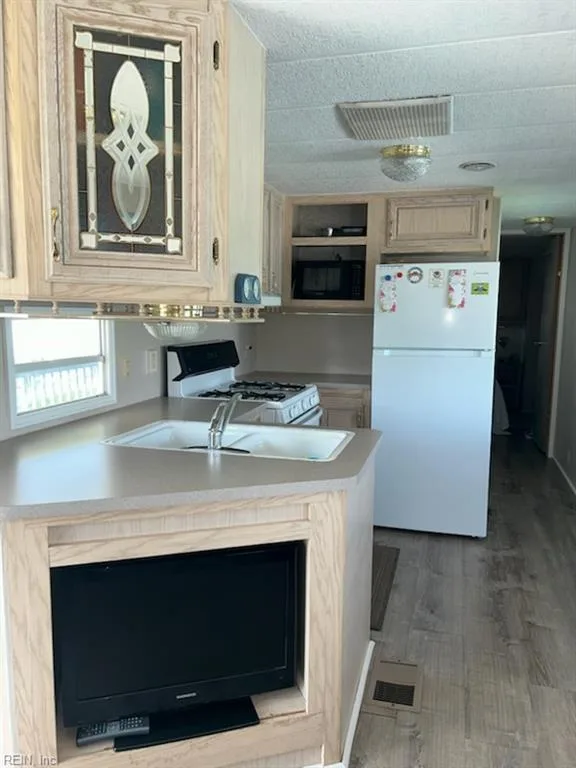 3665 Sandpiper RD #247, VIRGINIABEACH VA 23456 - Photo 5