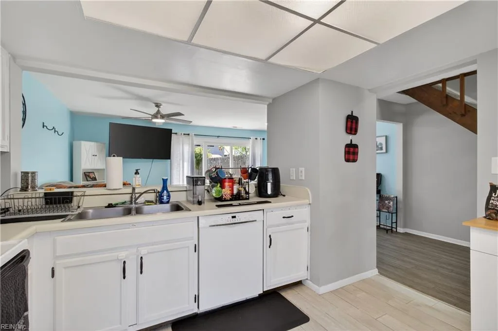 3611 Chase CT, VIRGINIABEACH VA 23462 - Photo 3