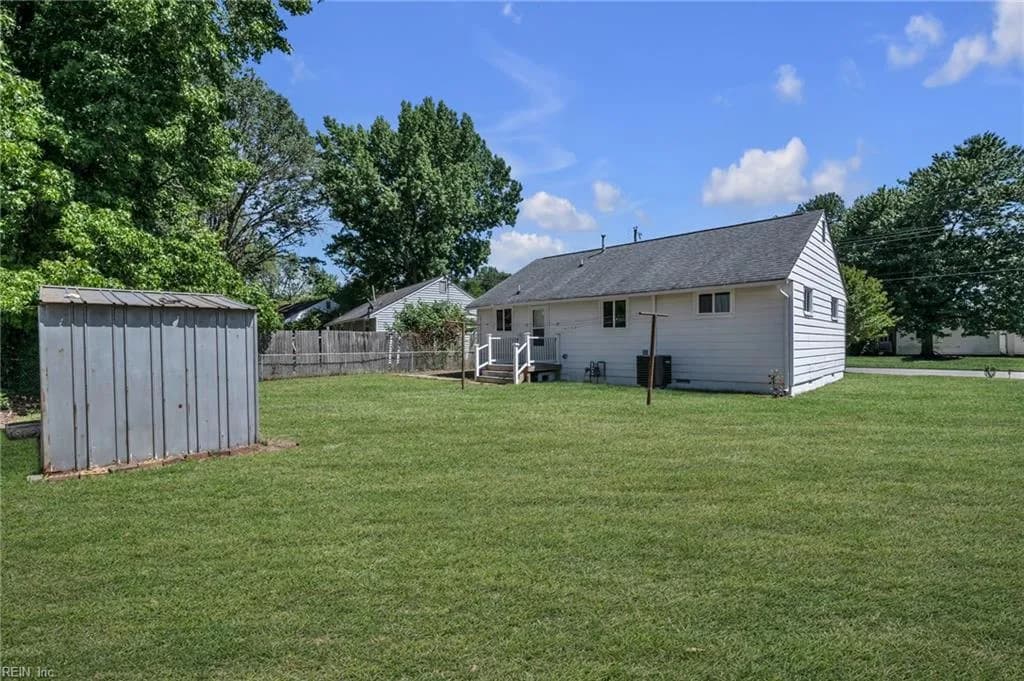 129 Jordan DR, HAMPTON VA 23666 - Photo 4