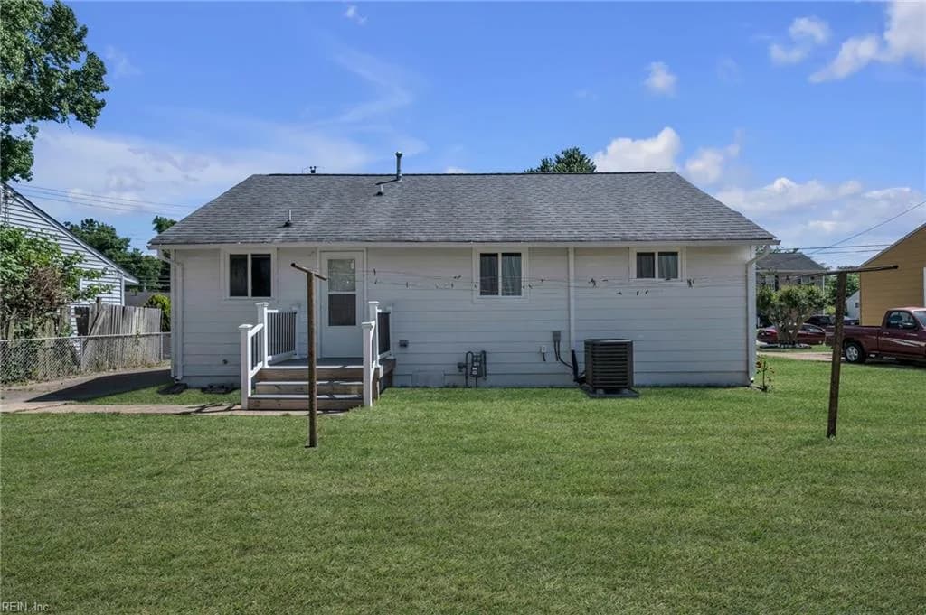 129 Jordan DR, HAMPTON VA 23666 - Photo 5