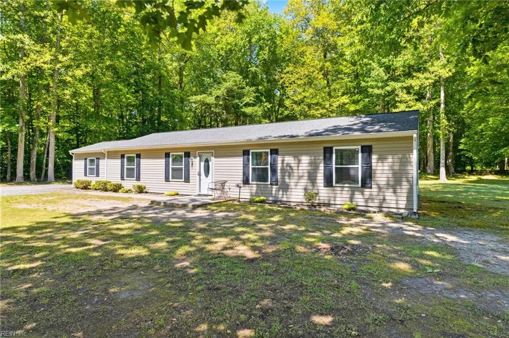 6571 Lake View DR, GLOUCESTER VA 23061 - Photo 4