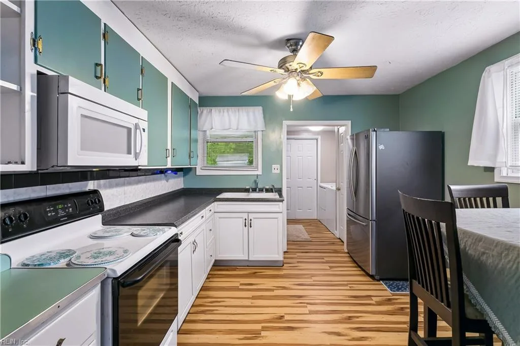 5444 Old Concord LN, GLOUCESTER VA 23061 - Photo 3