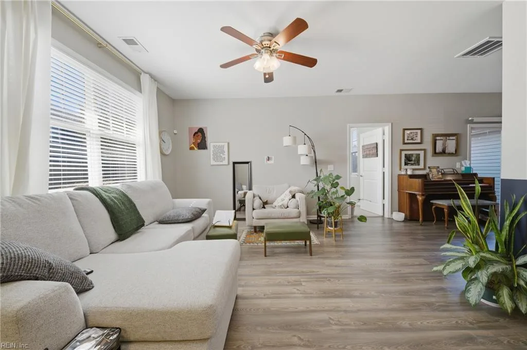726 Lacy Oak DR, CHESAPEAKE VA 23320 - Photo 5