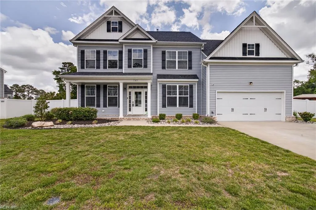 709 Renee LN, Chesapeake — 6 bed Residential, 3,255 sqft