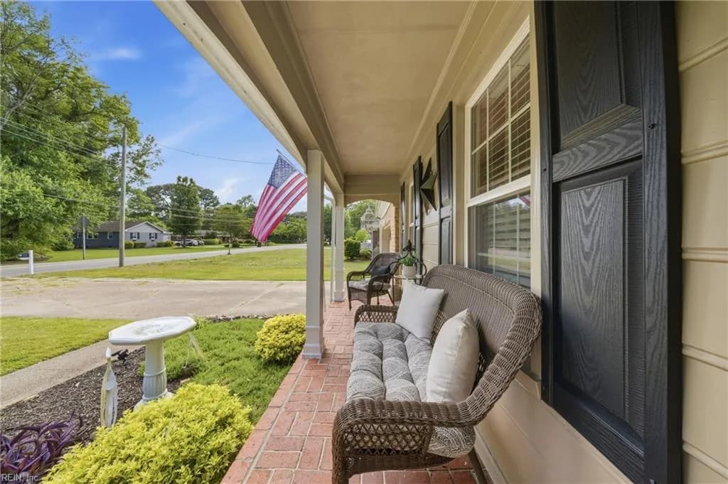 325 Parker RD, CHESAPEAKE VA 23322 - Photo 4