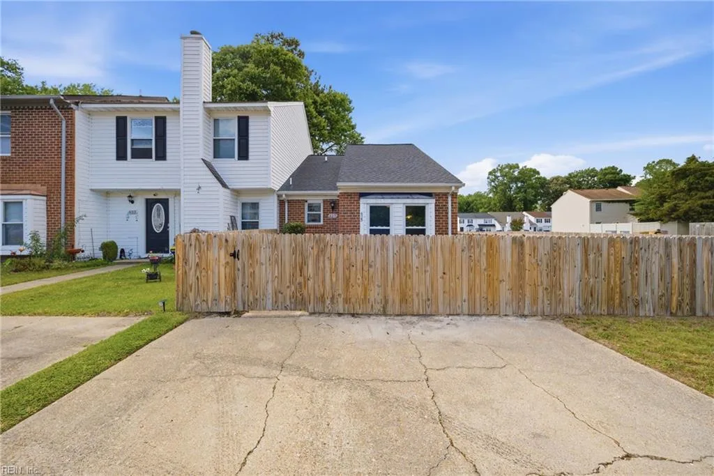 625 Cedar Springs Ct NONE, Virginia Beach — 2 bed Residential, 1,000 sqft