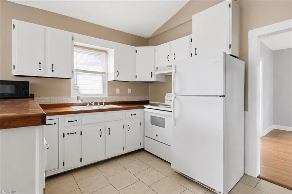 7 Central ST, HAMPTON VA 23663 - Photo 5