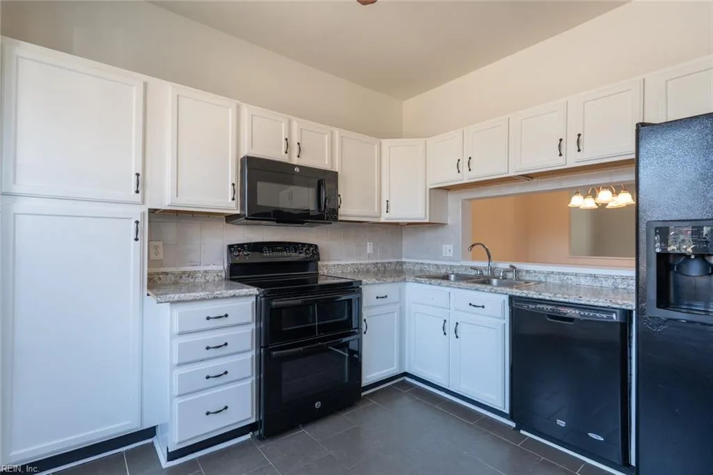 1209 Killington SQ #104, CHESAPEAKE VA 23320 - Photo 5