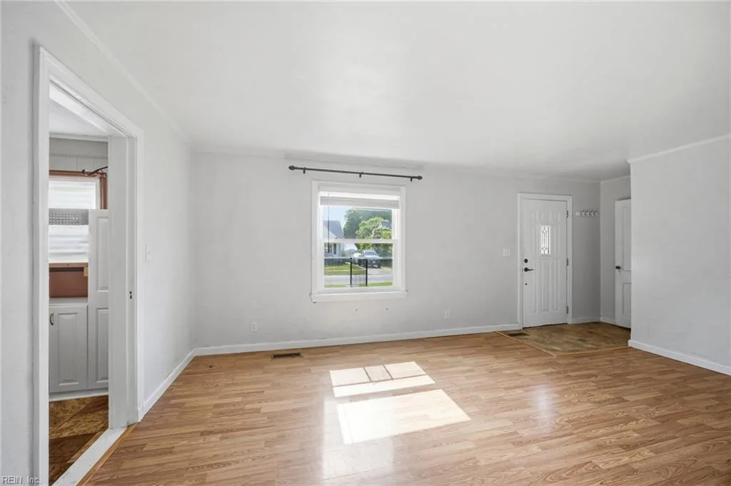 8145 Colin DR, NORFOLK VA 23518 - Photo 4