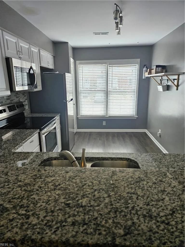 4306 Thomas LN, CHESAPEAKE VA 23321 - Photo 3
