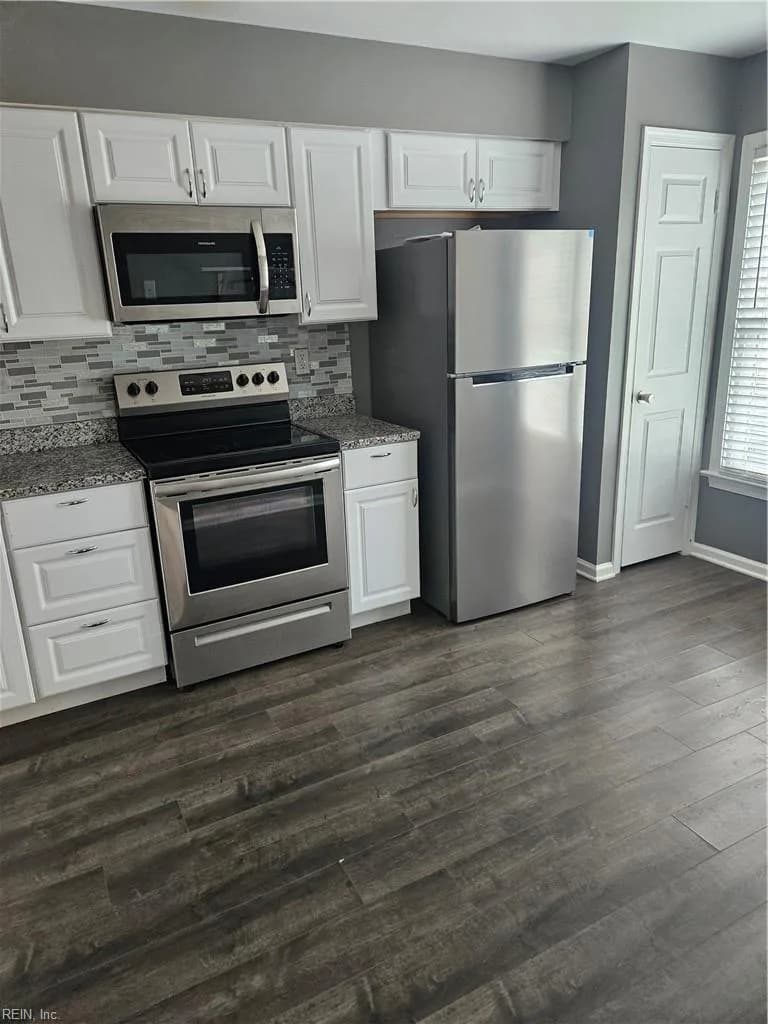 4306 Thomas LN, CHESAPEAKE VA 23321 - Photo 4