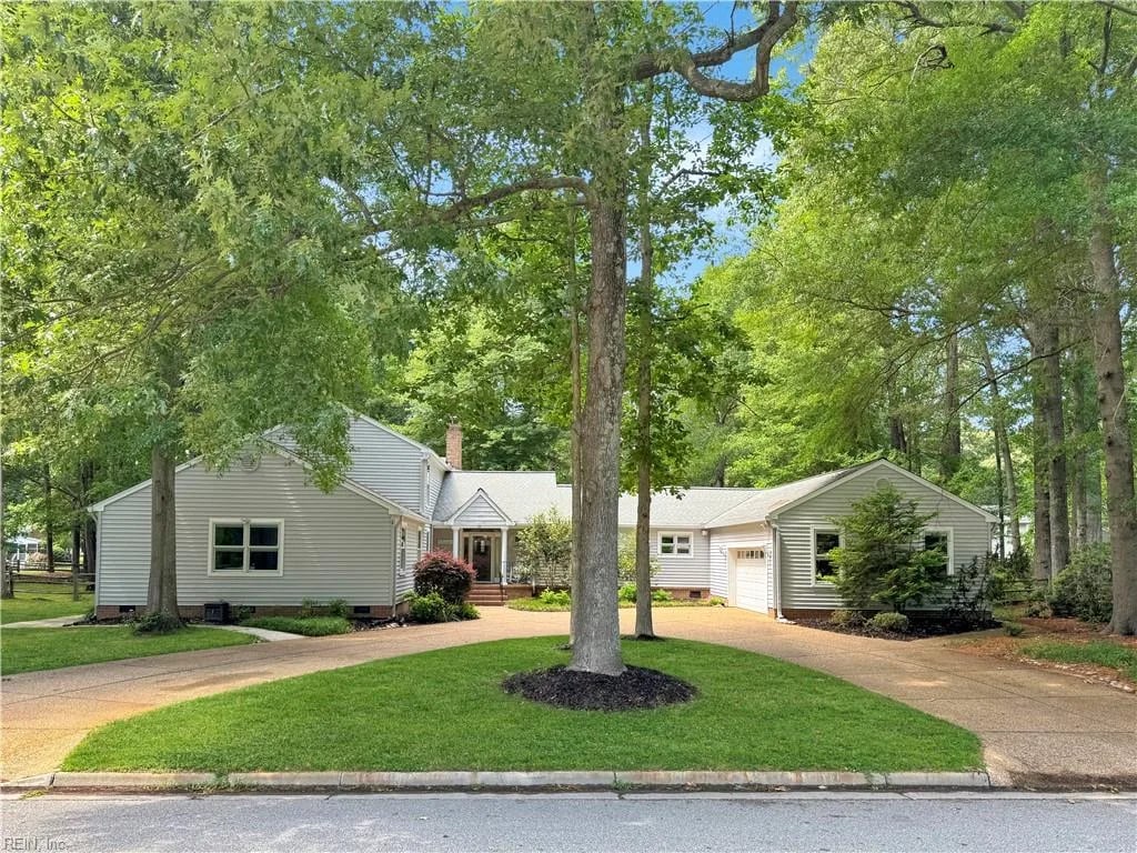 32 Valmoore DR, POQUOSON VA 23662