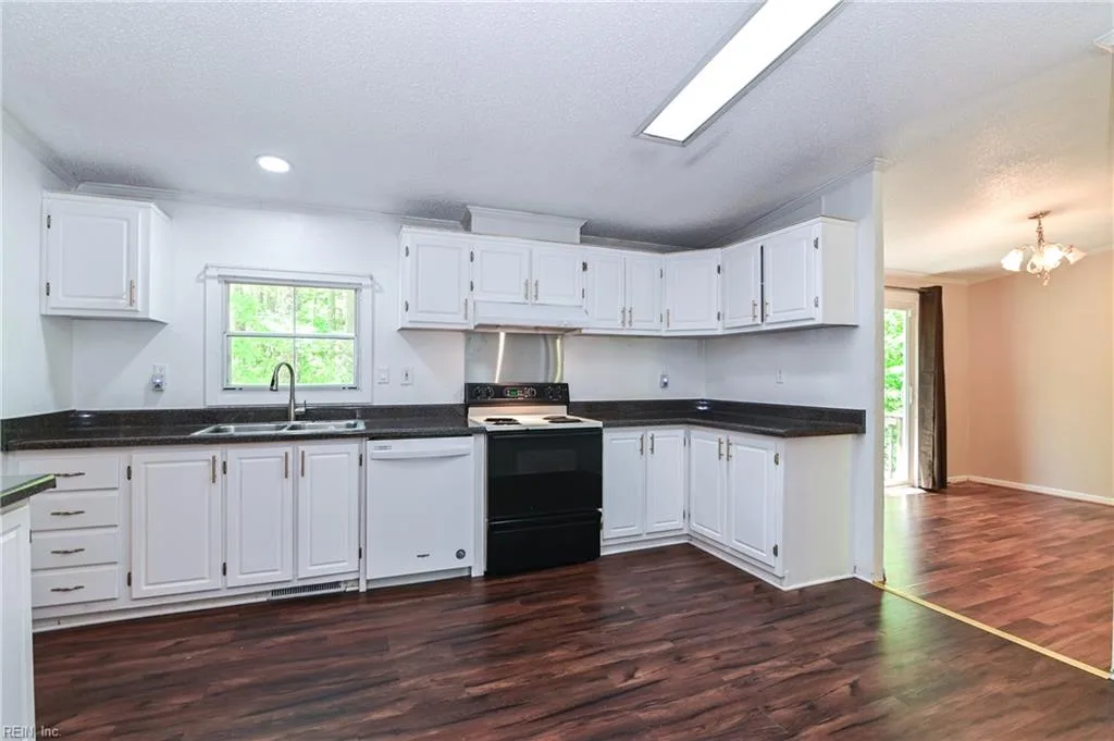 9170 Southwestern BLVD, SUFFOLK VA 23437 - Photo 3