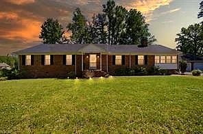 1688 Faulk RD, Suffolk — 3 bed Residential, 1,811 sqft