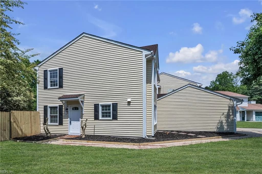 10 Warwick CIR, CHESAPEAKE VA 23320 - Photo 3