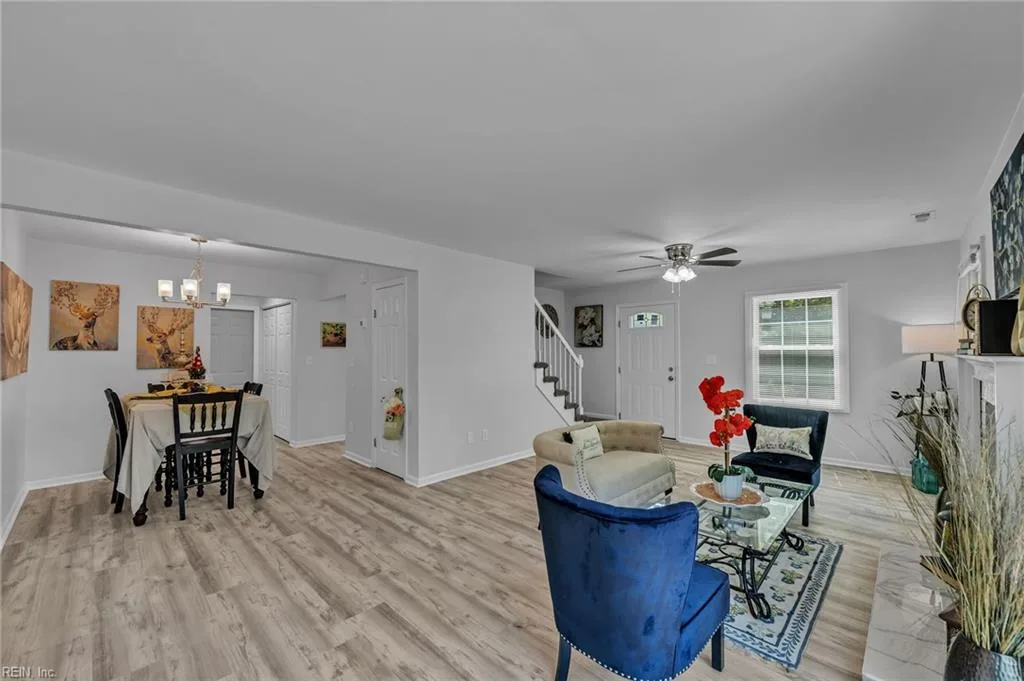 10 Warwick CIR, CHESAPEAKE VA 23320 - Photo 4