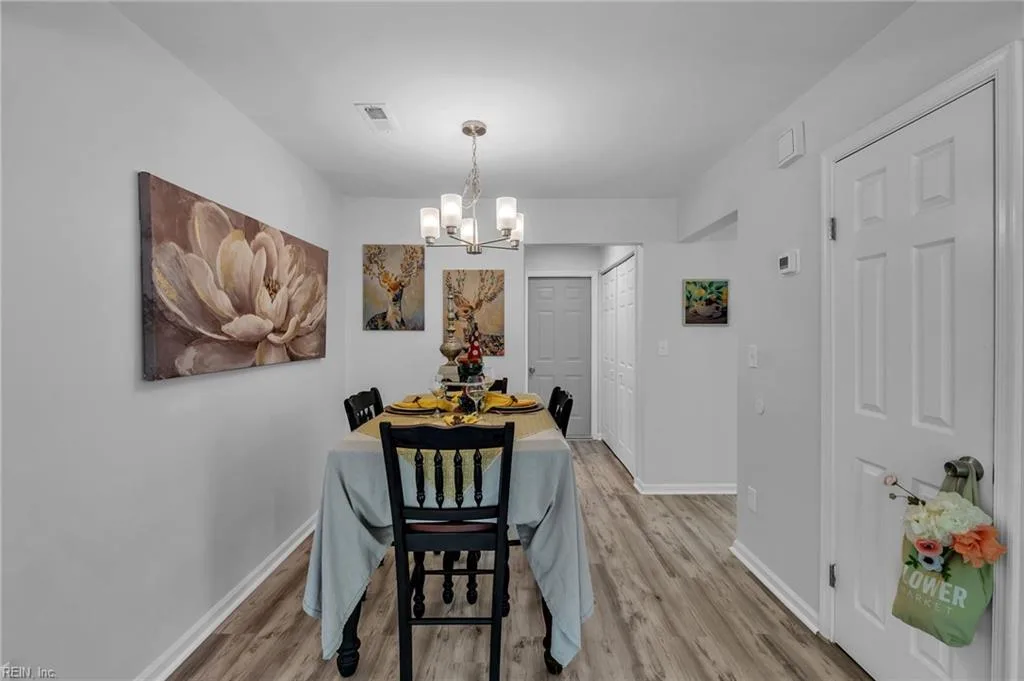 10 Warwick CIR, CHESAPEAKE VA 23320 - Photo 5