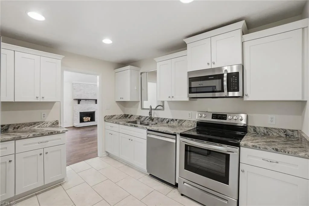 7740 Waters Edge LN, GLOUCESTERPOINT VA 23062 - Photo 3