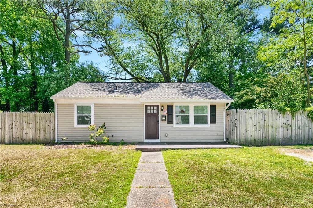 1422 Woodcrest DR, HAMPTON VA 23663 - Main photo