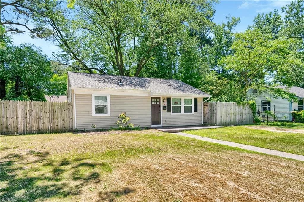 1422 Woodcrest DR, HAMPTON VA 23663 - Photo 4