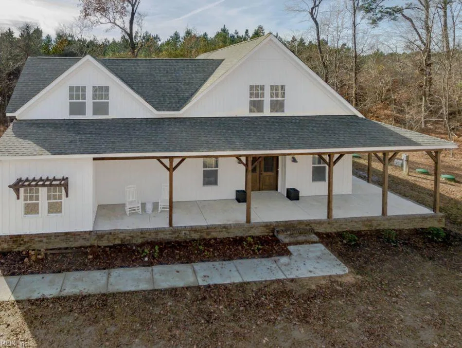 1 AC Sexton RD, ELBERON VA 23846