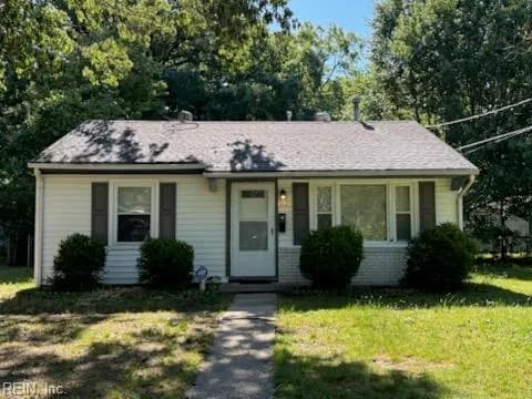 212 Pine Grove AVE, HAMPTON VA 23669 - Photo 2